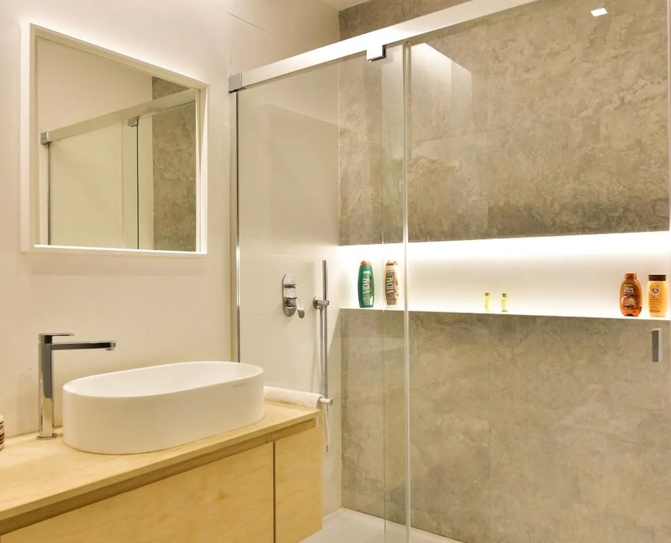 Oasi Piceni - Apartment With Private Terrace Rome 0*,  Italy